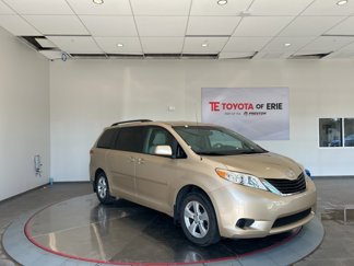 Used 2012 Toyota Sienna LE image 1