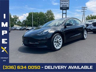 Used 2023 Tesla Model 3 Standard Range image 1