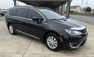 Used 2018 Chrysler Pacifica Touring-L image 1