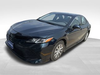 Used 2020 Toyota Camry LE image 1
