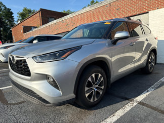 Used 2021 Toyota Highlander XLE image 1
