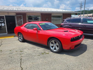 Used 2019 Dodge Challenger SXT image 1