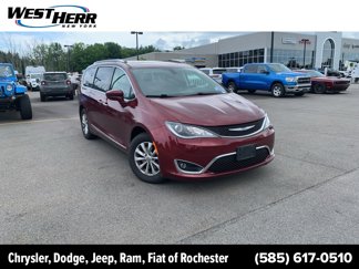 Used 2018 Chrysler Pacifica Touring-L image 1