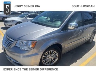 Used 2016 Chrysler Town & Country Touring-L w/ Driver Convenience Group image 1