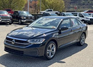 Used 2024 Volkswagen Jetta SE image 1