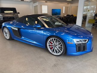 Used 2018 Audi R8 V10 w/ Carbon Exterior Package image 1