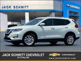 Used 2017 Nissan Rogue SV image 1