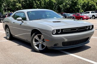 Used 2018 Dodge Challenger SXT image 1