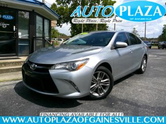 Used 2017 Toyota Camry SE image 1