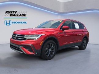 Used 2023 Volkswagen Tiguan SE image 1