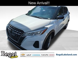Used 2021 Nissan Kicks S image 1