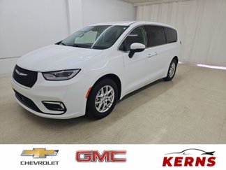 Used 2023 Chrysler Pacifica Touring-L image 1