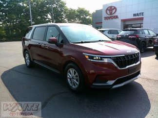 Used 2024 Kia Carnival LX image 1