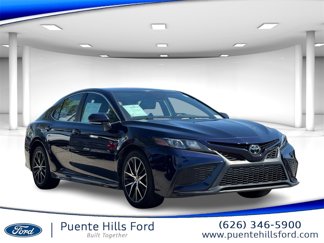 Used 2022 Toyota Camry SE image 1