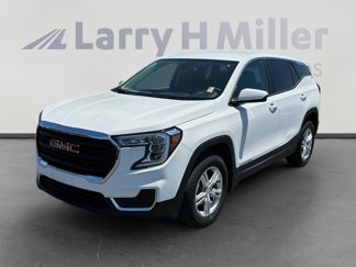 Used 2024 GMC Terrain SLE image 1