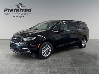 New 2025 Chrysler Pacifica Select image 1