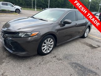 Used 2019 Toyota Camry LE image 1