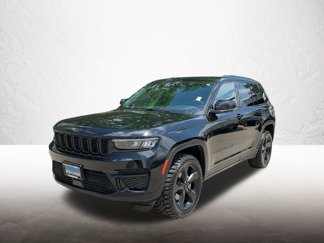 Used 2023 Jeep Grand Cherokee Altitude image 1