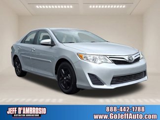Used 2014 Toyota Camry LE image 1