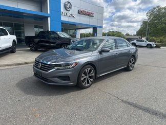 Used 2022 Volkswagen Passat 2.0T SE image 1