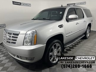 Used 2011 Cadillac Escalade ESV Luxury image 1