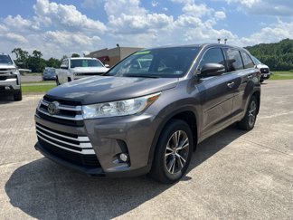 Used 2017 Toyota Highlander LE image 1
