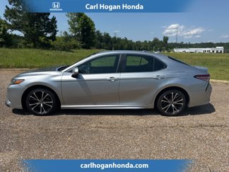 Used 2019 Toyota Camry SE image 1