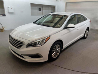 Used 2015 Hyundai Sonata SE image 1
