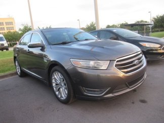 Used 2015 Ford Taurus Limited image 1