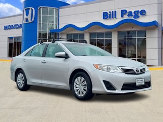 Used 2014 Toyota Camry L image 1