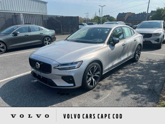 Used 2025 Volvo S60 B5 Core image 1
