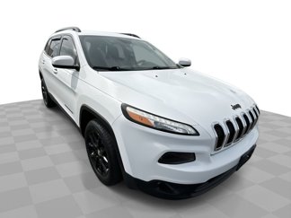 Used 2018 Jeep Cherokee Latitude Plus w/ Comfort/Convenience Group image 1