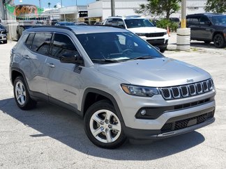 Used 2023 Jeep Compass Latitude image 1