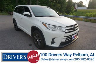 Used 2018 Toyota Highlander LE image 1