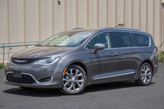 Used 2019 Chrysler Pacifica Limited image 1