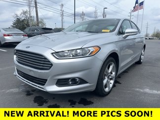 Used 2016 Ford Fusion SE image 1