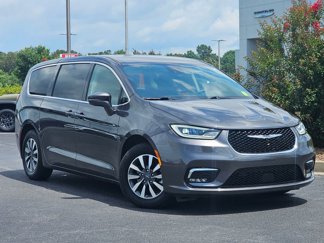 Used 2022 Chrysler Pacifica Touring-L w/ Uconnect Theater Family Group image 1