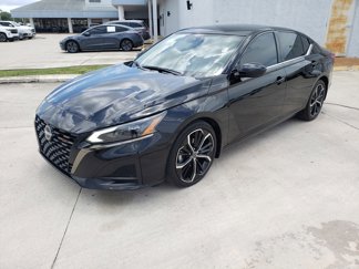 Used 2024 Nissan Altima 2.5 SR w/ SR Premium Package image 1