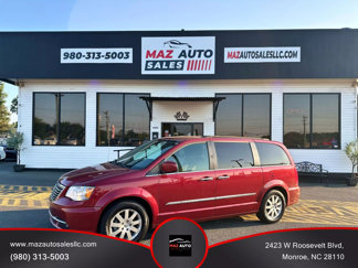 Used 2011 Chrysler Town & Country Touring-L image 1