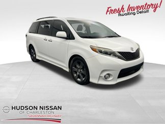 Used 2015 Toyota Sienna SE image 1