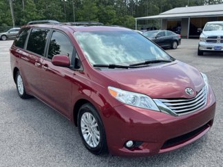 Used 2016 Toyota Sienna XLE image 1