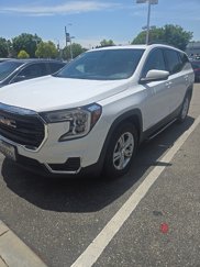 Used 2022 GMC Terrain SLE w/ Driver Convenience Package image 1