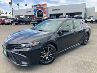Used 2022 Toyota Camry SE image 1