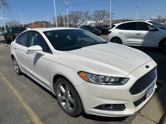 Used 2015 Ford Fusion SE image 1