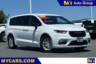 New 2025 Chrysler Pacifica Select image 1