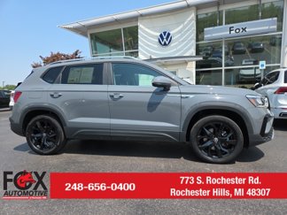 Used 2022 Volkswagen Taos SE image 1