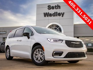 New 2025 Chrysler Pacifica Select image 1