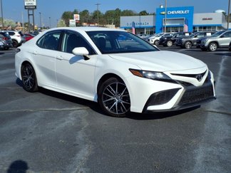 Used 2021 Toyota Camry SE w/ Convenience Package image 1