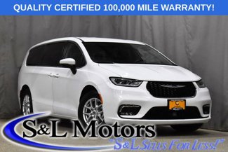 Used 2023 Chrysler Pacifica Touring-L image 1