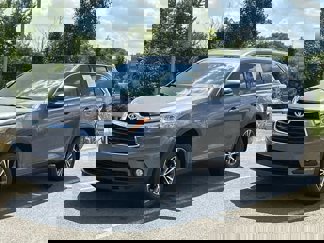 Used 2016 Toyota Highlander XLE image 1
